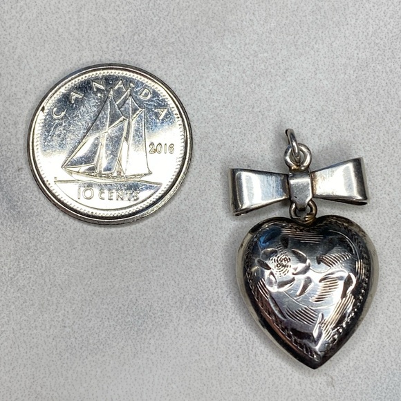 Sterling silver engraved puffy heart with a bow 925 antique vintage - Picture 2 of 4